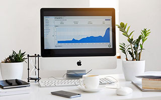 探索广告牌背后的艺术与人性